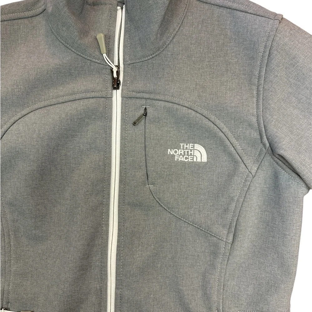 The North Face Softshell Grey/White Zippered Windwall Jacket Fall/Spring…